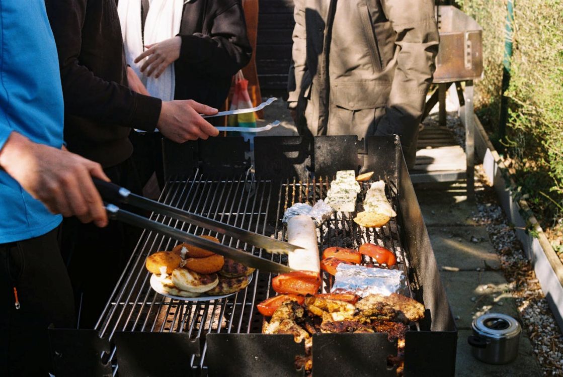 Grillezés a szabadban: így lesz igazán különleges a nyári vacsora a természet közelében