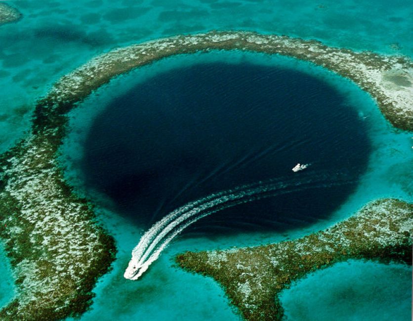 Great Blue Hole: aggasztó dolgokat találtak a búvárok a világ egyik legismertebb víznyelőjének mélyén