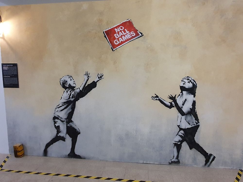 Leleplezték Banksyt? Új nyomok mutatnak a világhírű graffitiművész kilétére