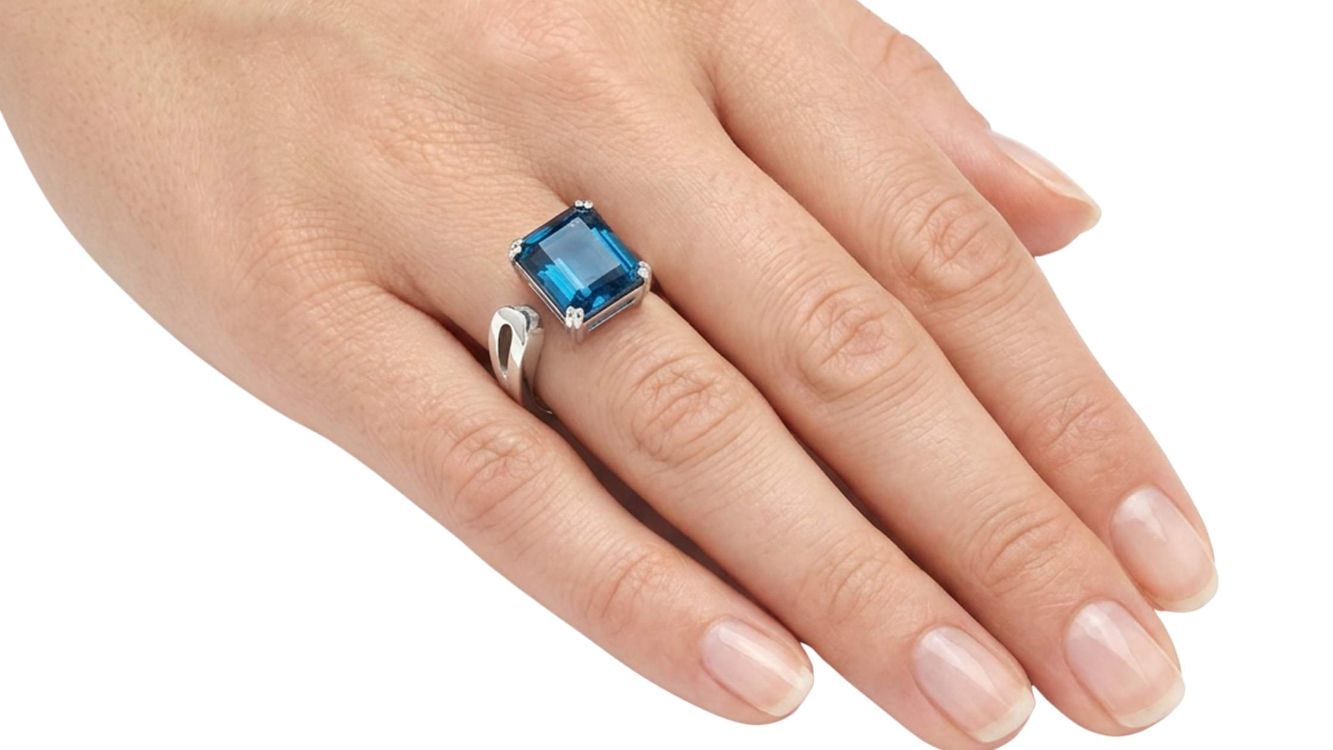 London Blue topáz: a kő, ami újra divatba hozta az eleganciát